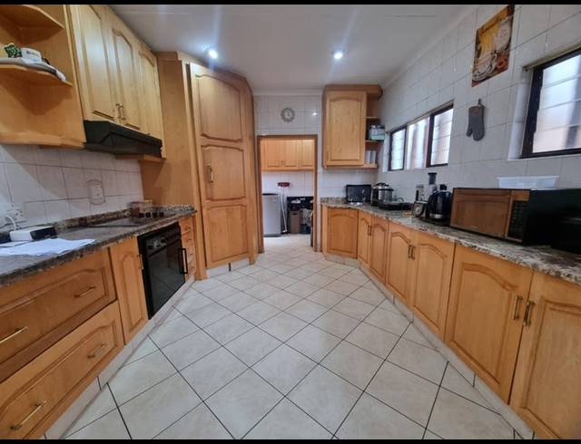 4 BEDROOM HOUSE FOR SALE IN GLENVISTA